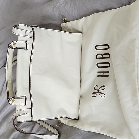 Hobo Meter cross body bag in an off white leather - Picture 2 of 8
